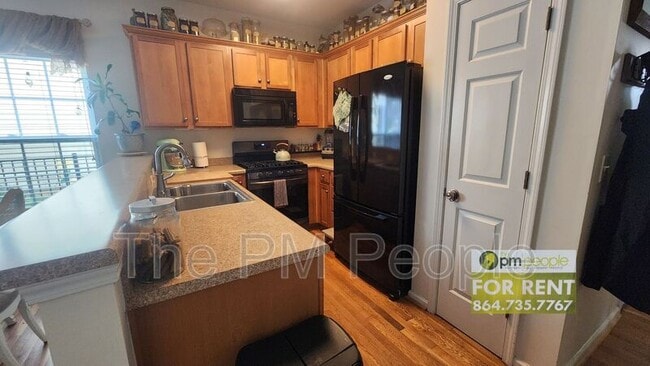 Building Photo - 120 Pin Oak Ct