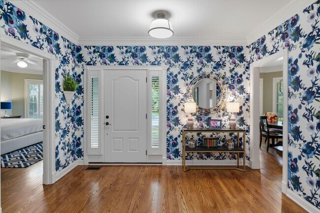 Building Photo - 1733 Carriage Ct