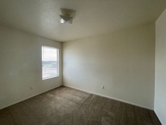 Building Photo - 1706 Tanner Cir