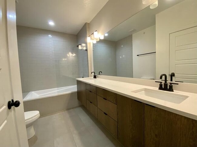 Building Photo - Draper townhome with VIEWS!