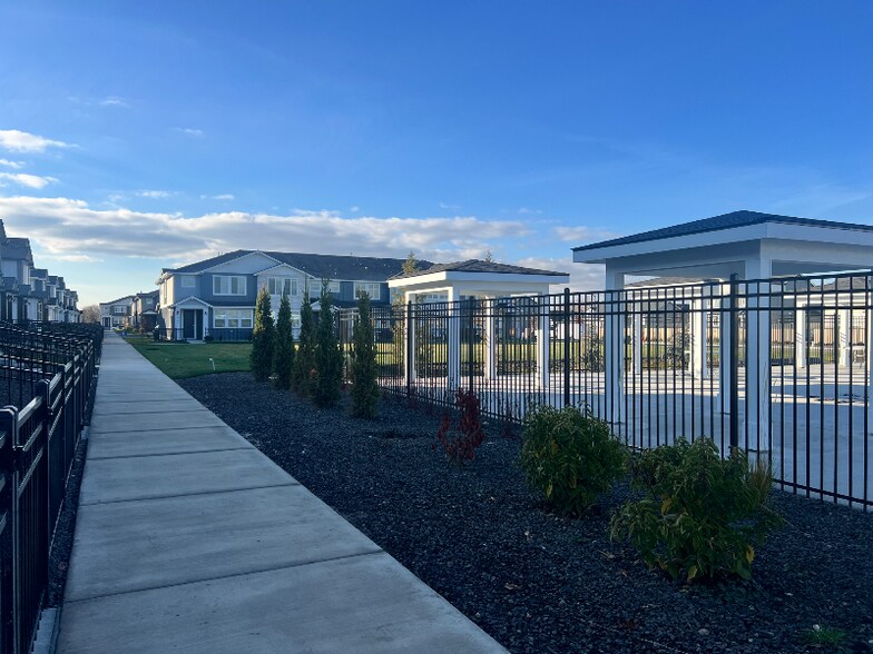 Building Photo - 4112 W Cirrus Ln