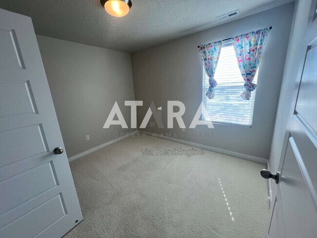 Building Photo - 1754 Oakwood Ln