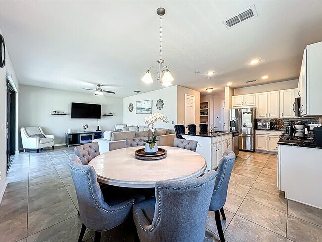 Building Photo - 2381 Rapollo Dr