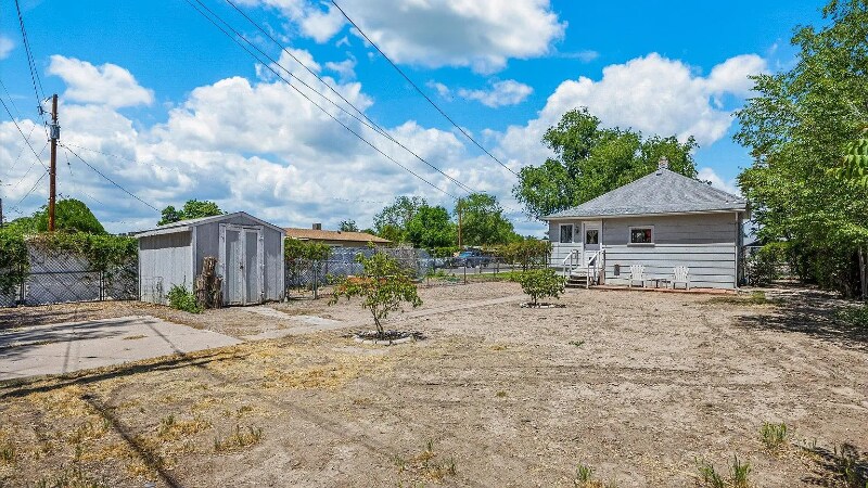 Building Photo - 1603 Elm Ave