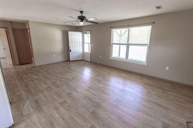 Building Photo - 1544 Florence Dr