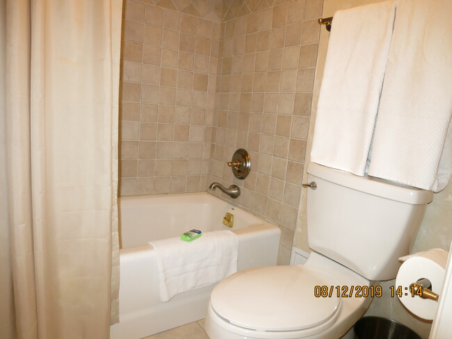 FULL BATHROOM - 1020 15th St