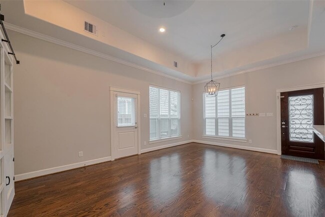 Building Photo - 854 W 20th St
