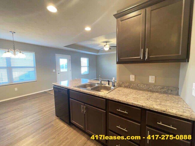 Building Photo - 1338 Marseilles Ave