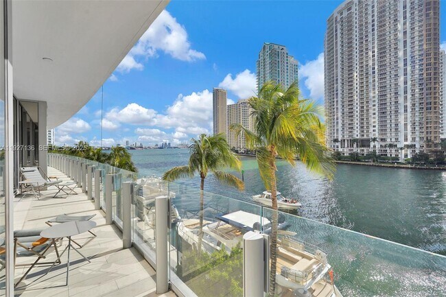 Building Photo - 300 Biscayne Blvd Way