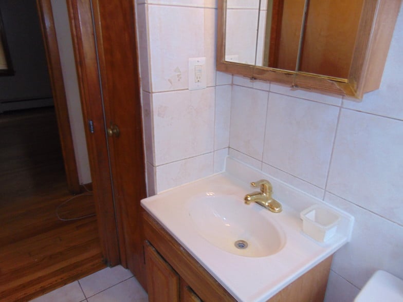 Building Photo - 2521 W 69th St