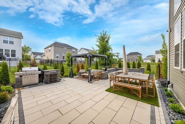 Building Photo - PARADISE IN PLAINFIELD's NORTHPOINTE