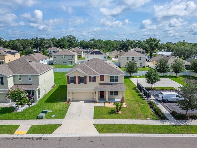 Building Photo - Stunning 5 bed/ 2 bath