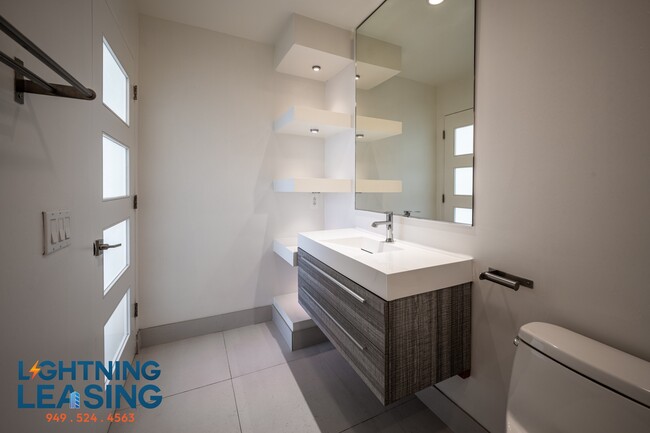 Building Photo - 8811 Burton Way
