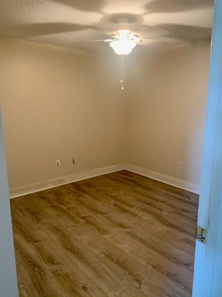 Building Photo - 1355 N Main St