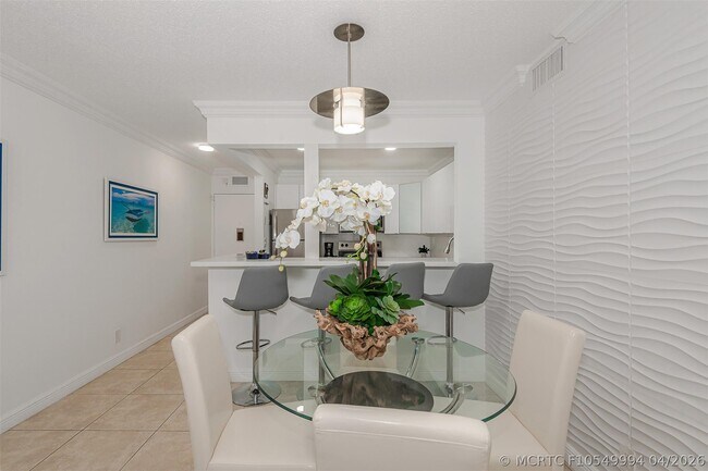 Building Photo - 3140 S Ocean Dr