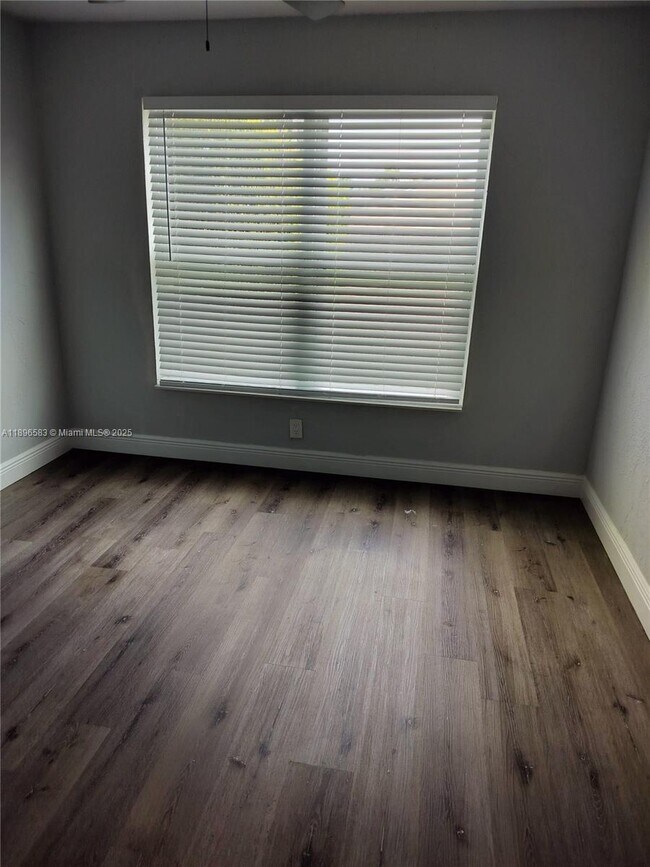 Building Photo - 296 Palmetto Ct