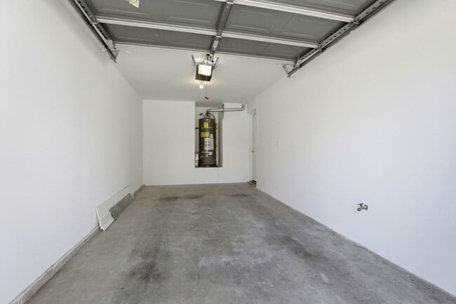 Building Photo - 6121 Lambeck Ln