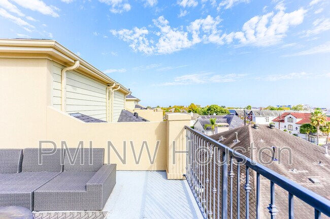 Building Photo - 5309 Blossom St