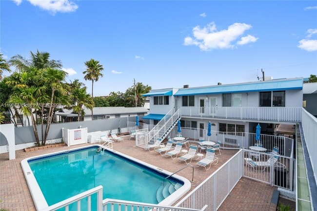 Building Photo - 4228 N Ocean Dr