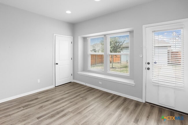 Building Photo - 105 Switchgrass St