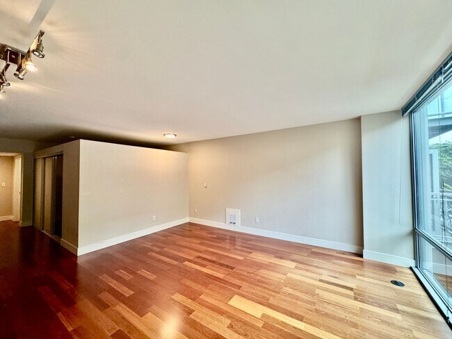 Building Photo - 2911 2nd Ave