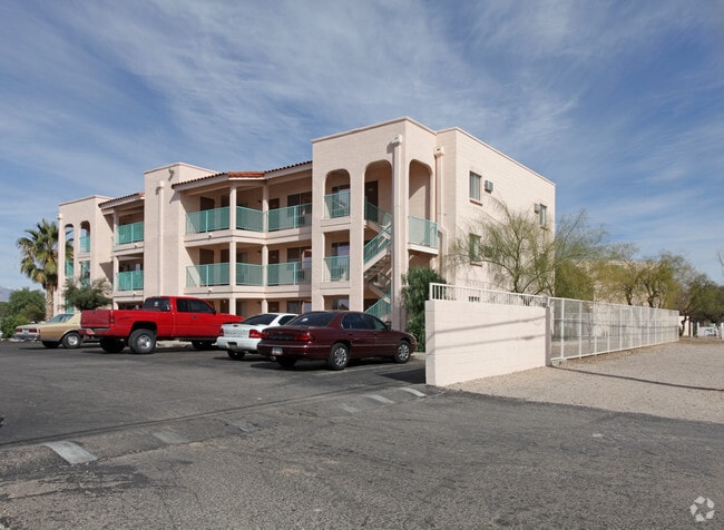 Building Photo - Drexel Plaza Apartments