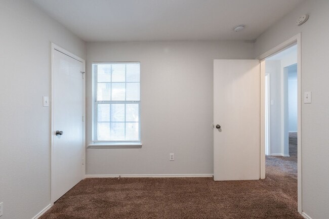 Building Photo - Spacious 4-Bedroom Home with Private Fenced Yard in Fort Worth