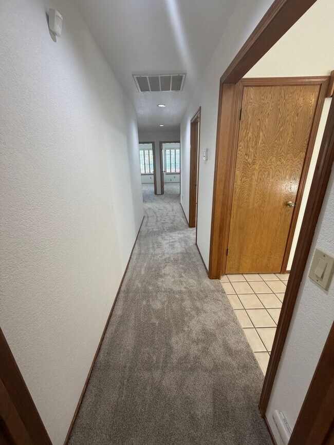 Building Photo - 4 bedroom | 2 bathroom | Gold River home