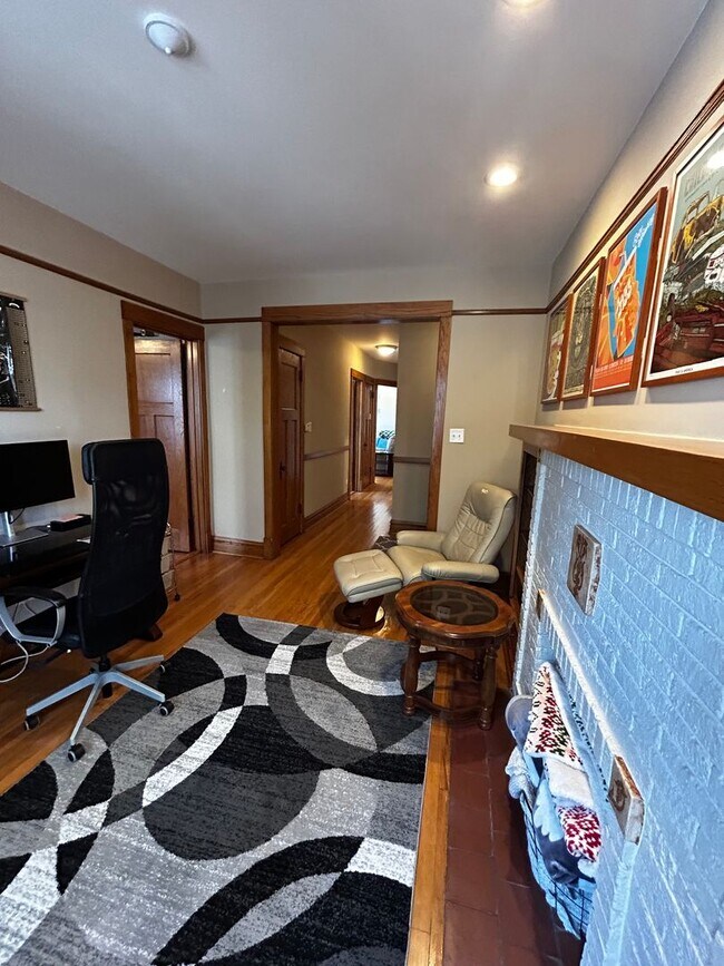 Building Photo - 3614 N. Paulina-3614-1