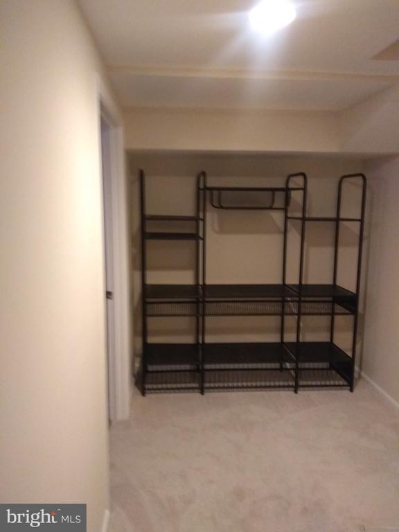 Building Photo - 2055 Pilgrim Dr