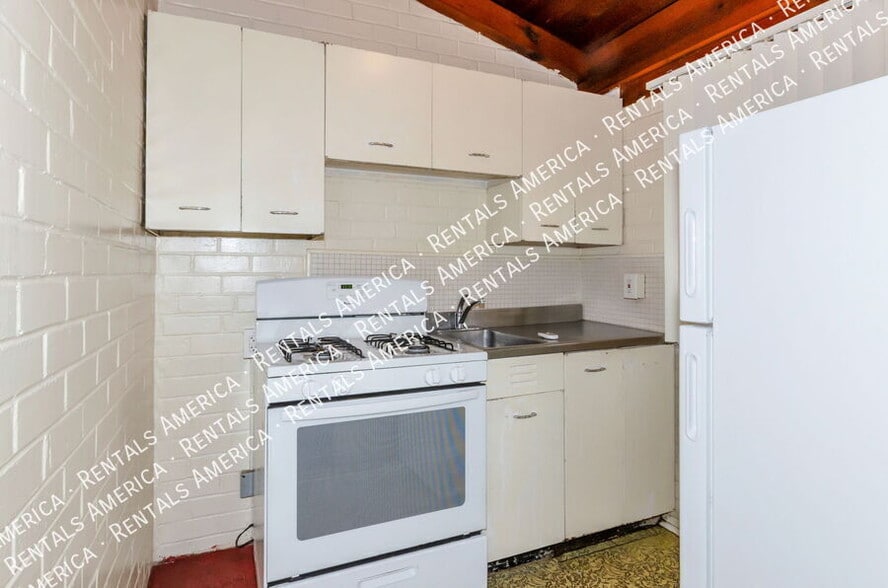 Building Photo - 947 N Alvernon Way