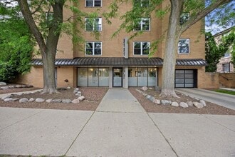 Building Photo - 2121 N Cambridge Ave