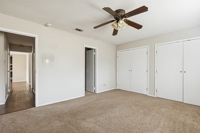 Building Photo - 324 Olive St