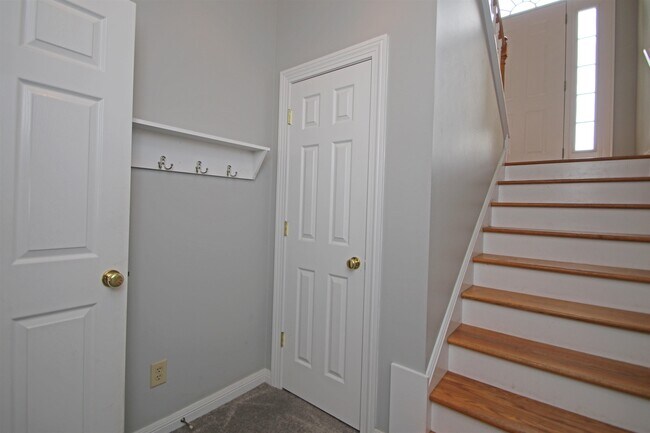 Building Photo - 155 Chelsea Cir
