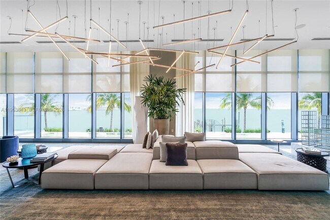 Building Photo - 3131 NE 7th Ave