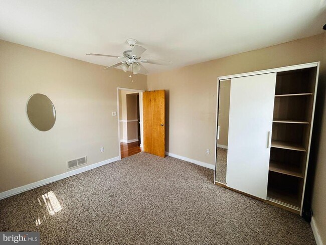 Building Photo - 521 Leverington Ave