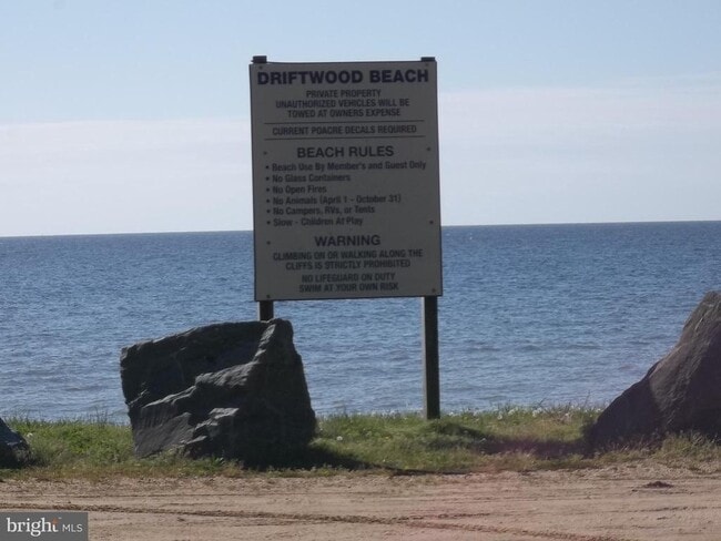 Building Photo - 933 Golden W Way