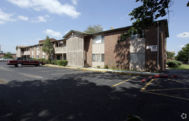 Primary Photo - Wedgewood Court