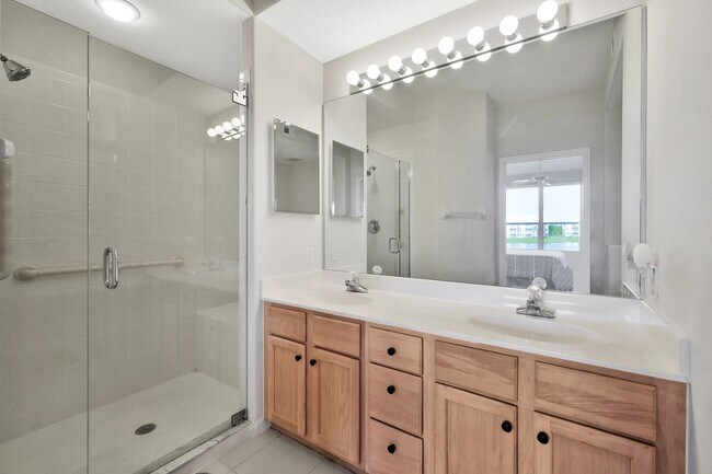 Building Photo - 17040 Willowcrest Way