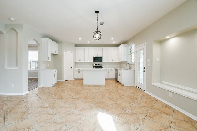 Building Photo - 815 Robins Way