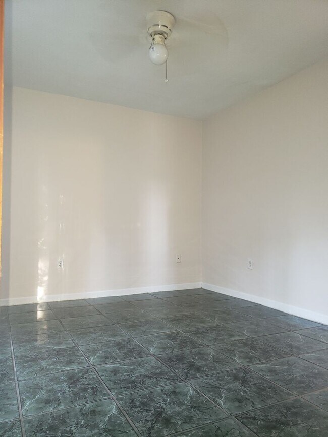 Building Photo - 329 7th St SW