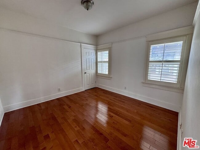 Building Photo - 4613 S Van Ness Ave