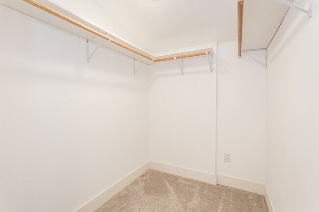 Building Photo - Gorgeous Lake Oswego Remodeled Cottage