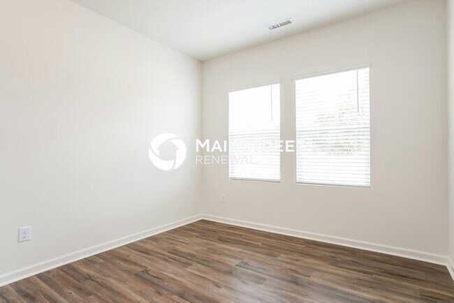 Building Photo - 4 Bedroom Pet-Friendly Home in Zebulon, NC with Main Street Renewal