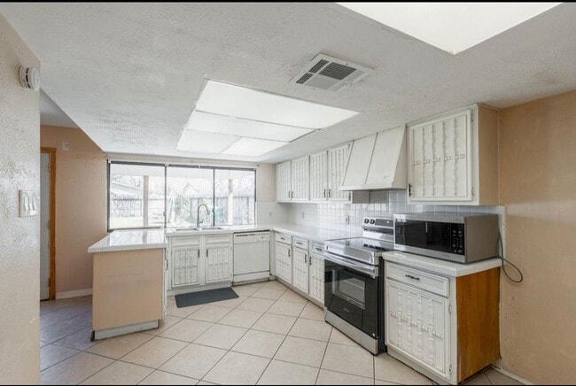 Building Photo - 5126 Sprey Dr