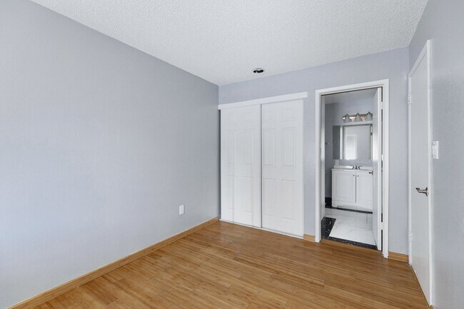 Building Photo - Spacious Studio On The First Floor!