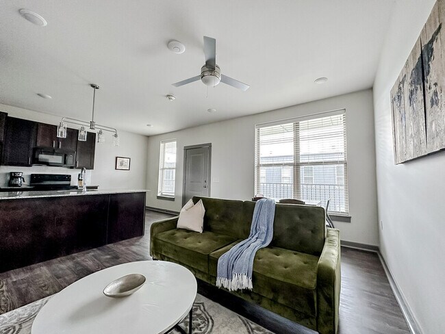 Building Photo - 111 E 4th St