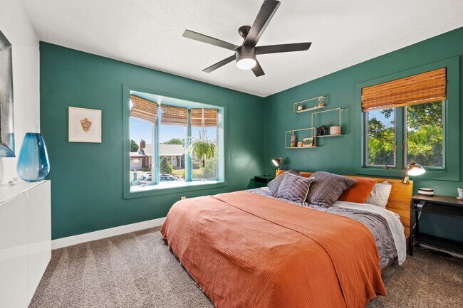 Building Photo - Beautifully Updated Holladay Home!