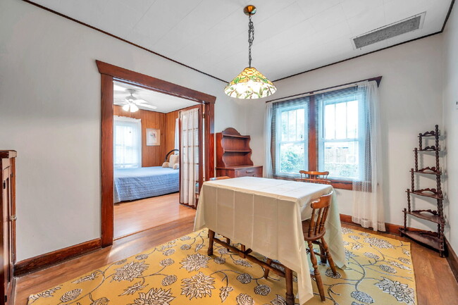 Building Photo - Gulfport Arts District Living — Furnished 3BR Bungalow with Large Yard and Easy Coastal Access |