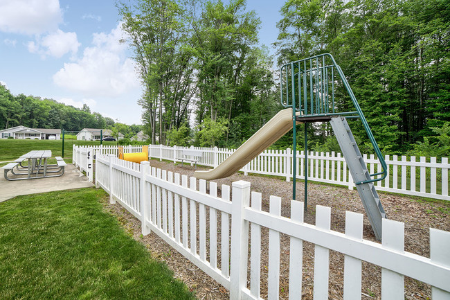 Building Photo - Quaker Meadows